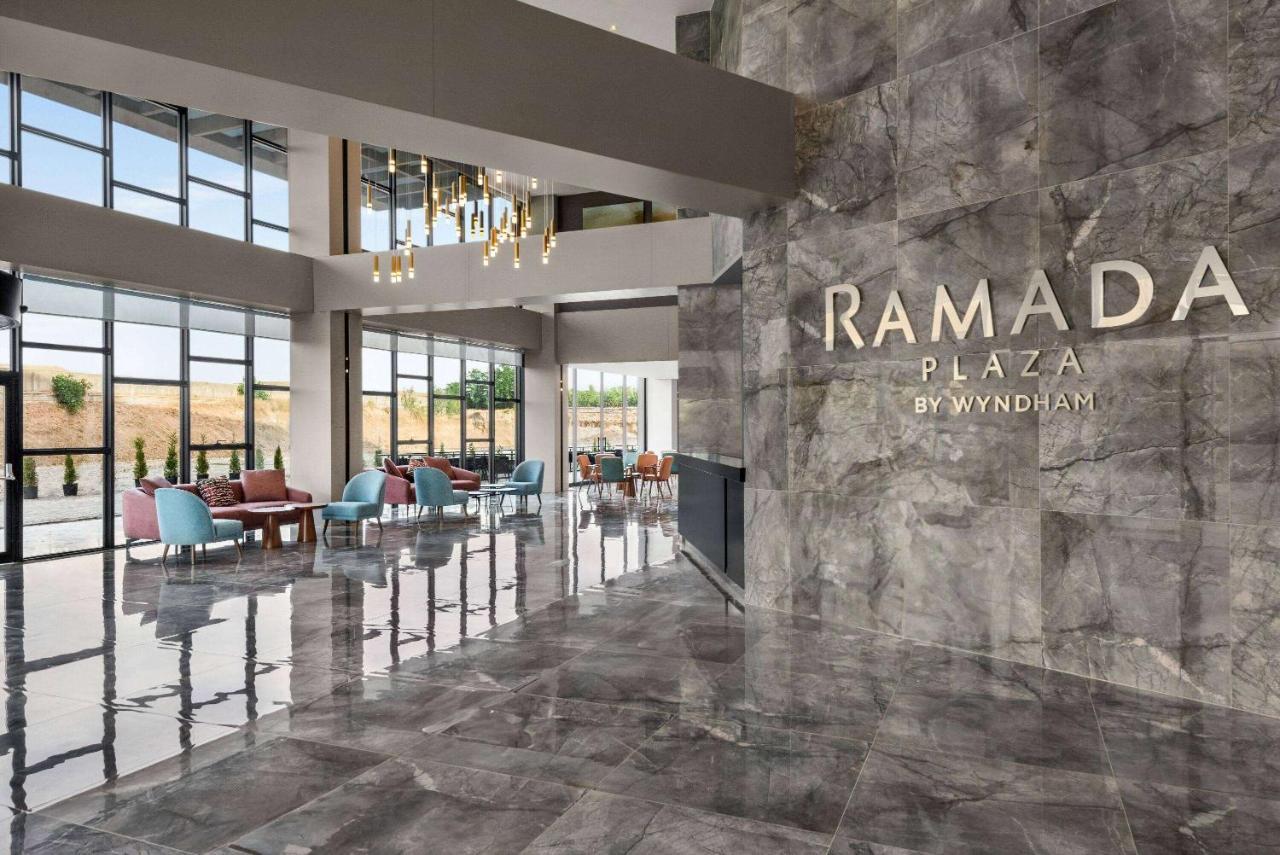 מלון Ramada Plaza By Wyndham באטמן מראה חיצוני תמונה