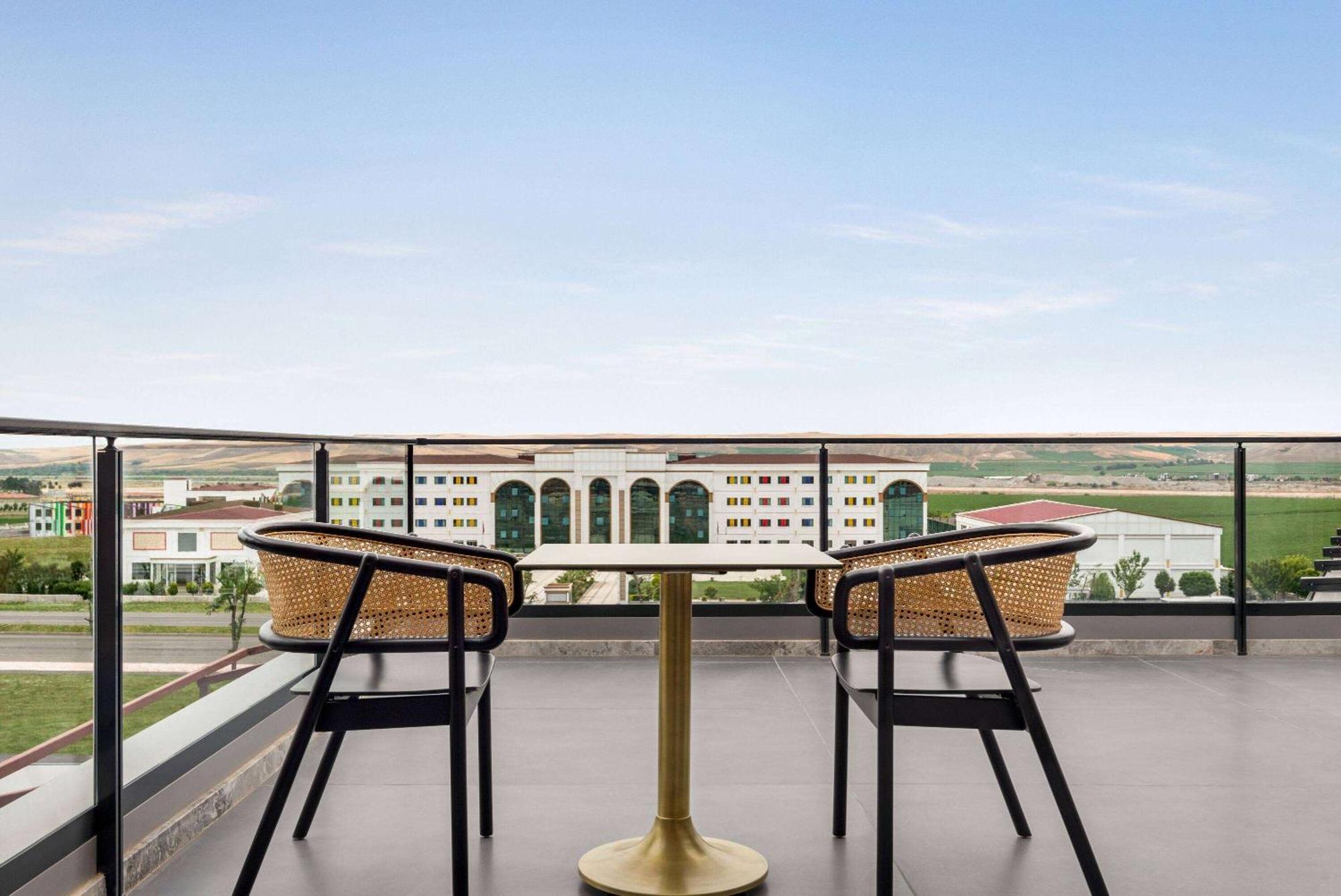 מלון Ramada Plaza By Wyndham באטמן מראה חיצוני תמונה